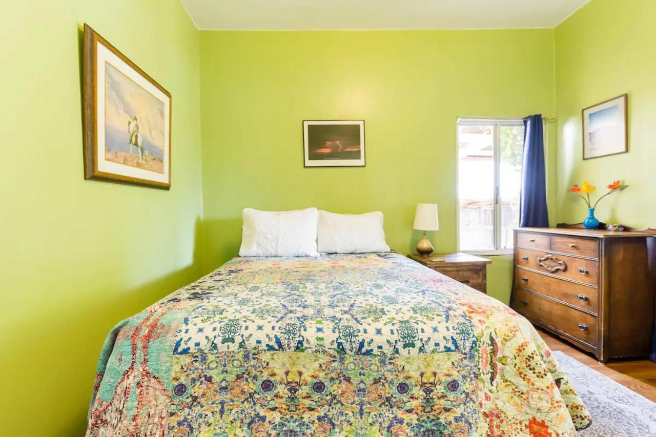 Historic U Of A Bungalow With Holiday home *