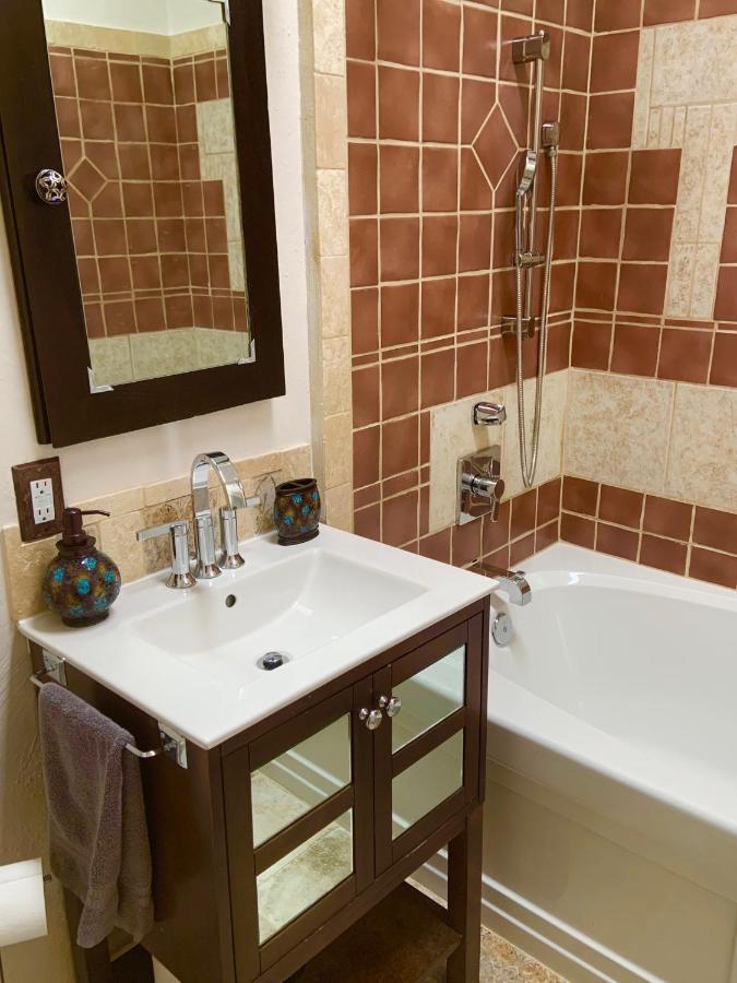 Historic U Of A Bungalow With Holiday home *