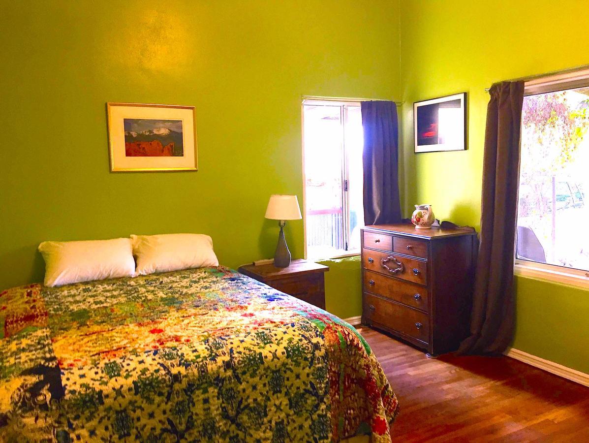 Historic U Of A Bungalow With Holiday home